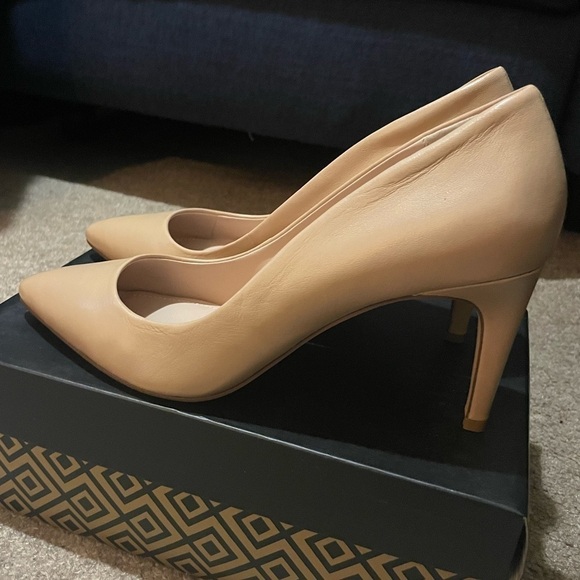 Charles by Charles David Pointed toe nude/ beige heels size 9M - Picture 1 of 7